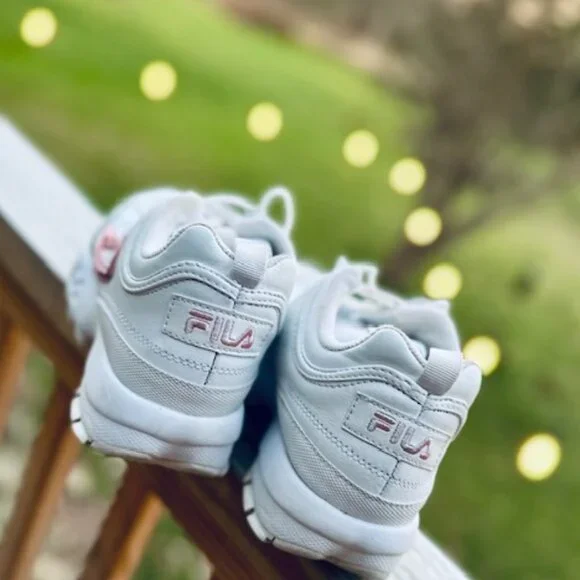 Women's white & metalic pink Fila Sneakers Size 9 - Picture 3 of 10